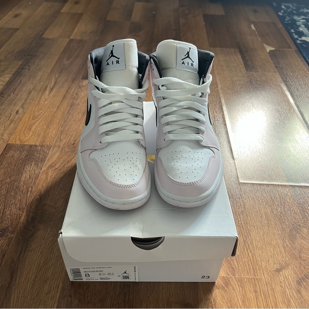 Nike Air Jordan 1 Mid Barely Rose